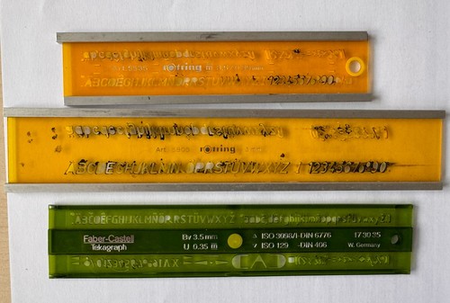 Drei schriftschablonen - drei,
